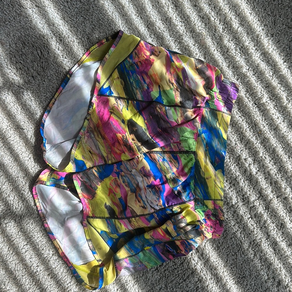 Super fun Lululemon hotty 4” size 4 hotty hot shorts